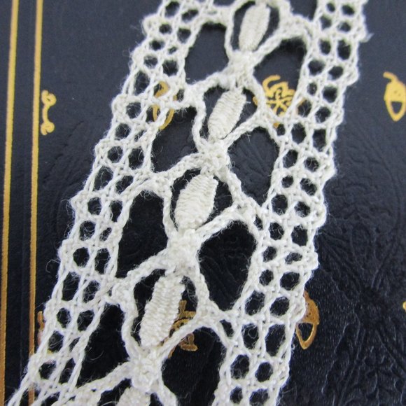 Vintage Maltese Bobbin Lace Bookmark - Picture 5 of 6